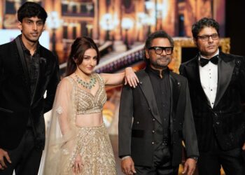 Soha Ali Khan and Anees Bazmee walked the ramp for Reshma and Riyaz Gangji's Libas at BTFW