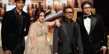 Soha Ali Khan and Anees Bazmee walked the ramp for Reshma and Riyaz Gangji's Libas at BTFW